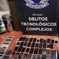 Desbarataron un laboratorio clandestino que desactivaba bloqueos de celulares y secuestraron 61 equipos