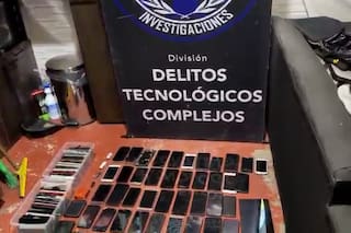 Desbarataron un laboratorio clandestino que desactivaba bloqueos de celulares y secuestraron 61 equipos