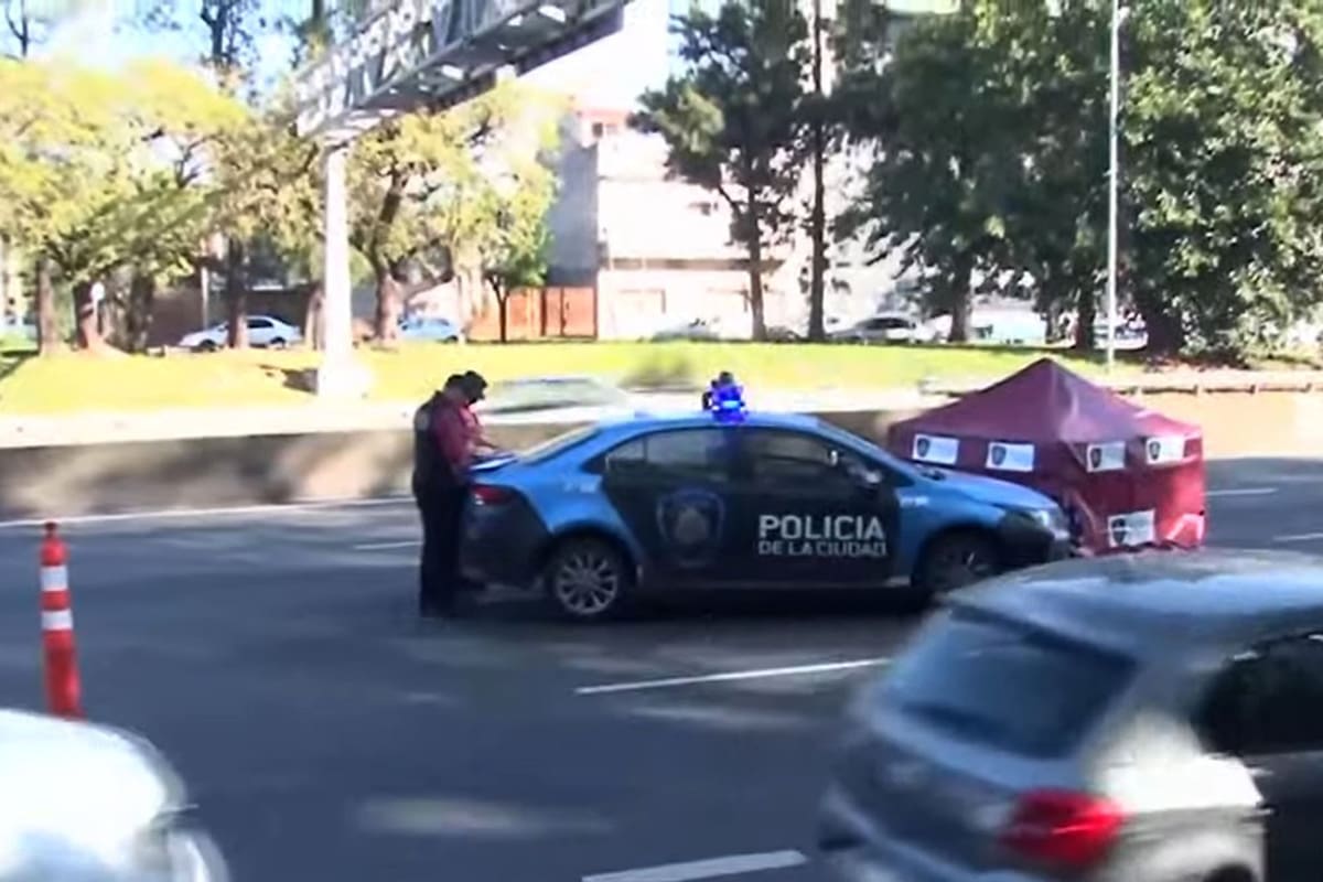 La Policía de la Ciudad trabajaba sobre la Avenida General Paz cerca de las 9.30