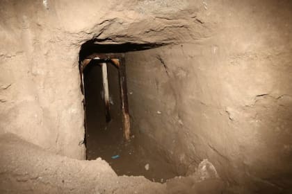 La policía de Perú encontró un túnel construido desde una propiedad externa que conducía directo a la cárcel de Miguel Castro Castro. Se estima que el objetivo era dejar escapar a presidiarios vinculados con el narcotráfico