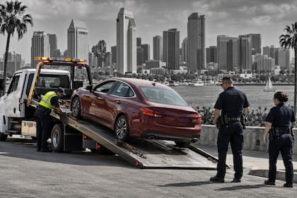 La Policía de San Diego todavía puede ordenar que se remolque el vehículo con registro vencido por más de seis meses, pero debe ser solo en algunos casos, según la nueva política aprobada por el Concejo de San Diego