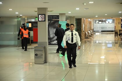 La Policía de Seguridad Aeroportuaria define qué objetos pueden llevarse en un avión y cuáles no