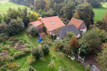 La policía descubrió un sótano secreto en la granja