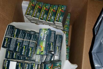 La Policía detuvo a 19 personas de la asociación ilícita -incluida su líder- e incautó 180 mil cajas de medicamentos