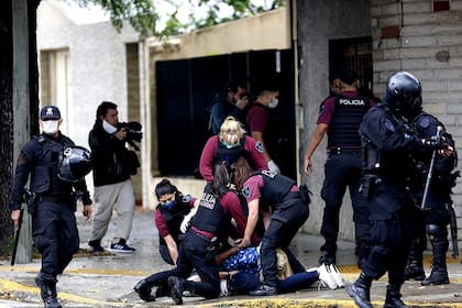 La policía detuvo a familiares de los reclusos