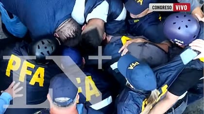 La Policía detuvo a un manifestante ante la presunción de que estaba armado