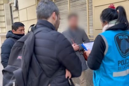 La policía detuvo al conductor que embistió a un ciclista en Palermo y luego escapó