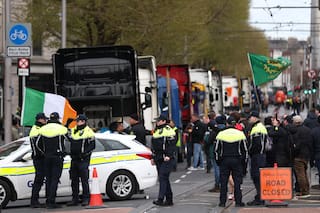 La policía en Dublín dispersa una protesta sobre combustible ante un repunte de precios