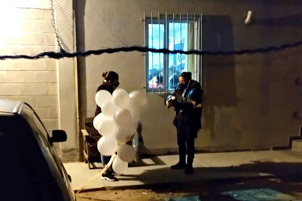 La policía en el domicilio donde se realizó el baby shower