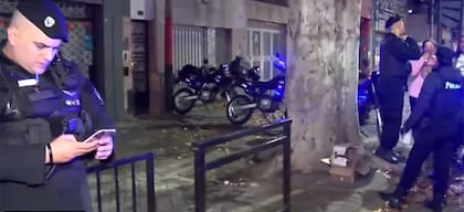 La policía, en el lugar del hecho, en el centro de la ciudad de Rosario