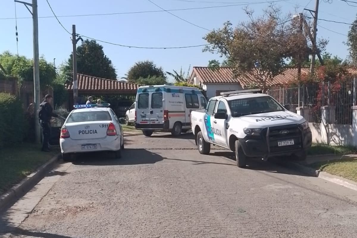 La policía, en la calle La Yareta, de Ciudad Evita, escenario del homicidio de la enfermera Nilda Alejandra Masso