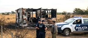 Hallaron a dos trabajadores rurales carbonizados dentro de una casilla incendiada