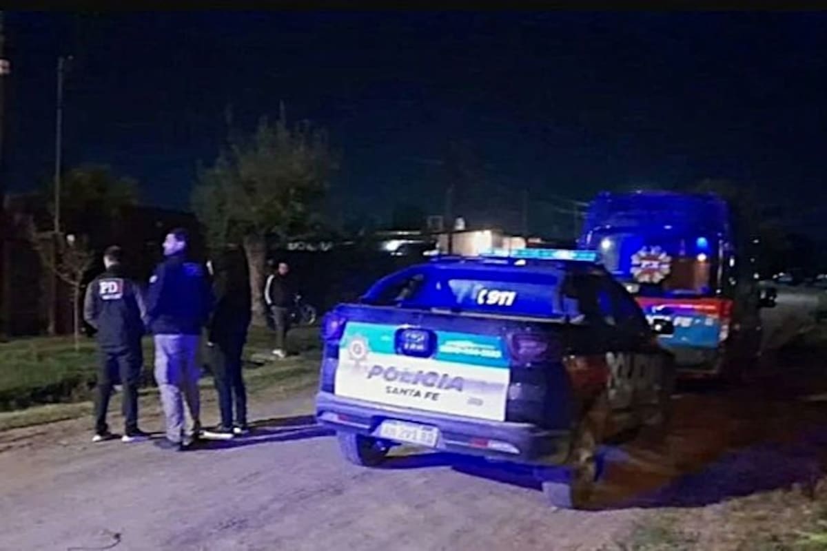 La policía, en la escena del femicidio seguido de suicidio en Reconquista