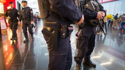 La Policía está presente en todas las zonas del aeropuerto