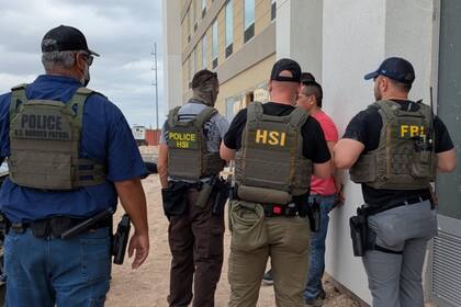 La policía estatal de Florida entregó al ICE más de 10.000 migrantes en 2025 bajo las órdenes de Ron DeSantis