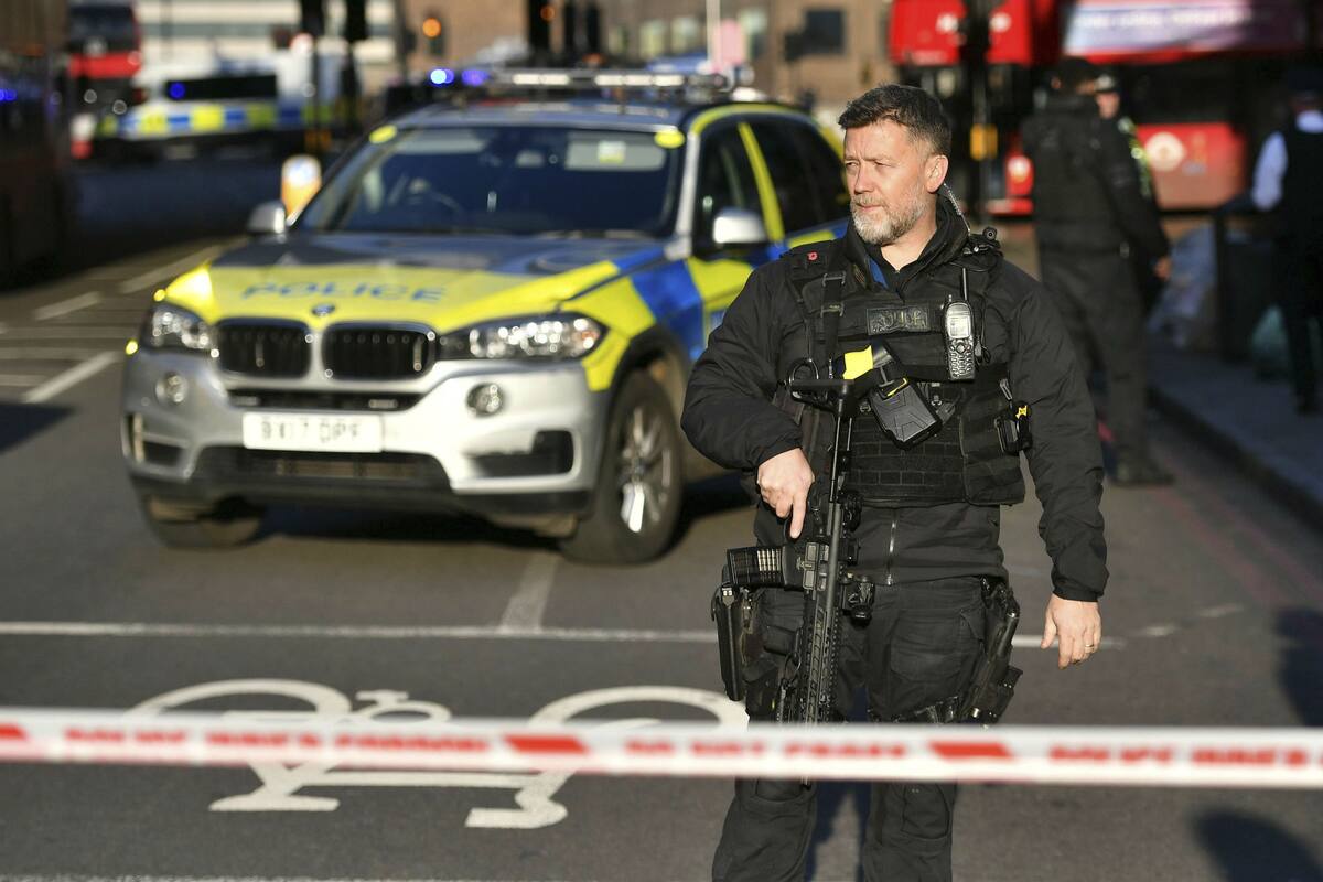 La policía evacuó la zona del Puente de Londres por el incidente