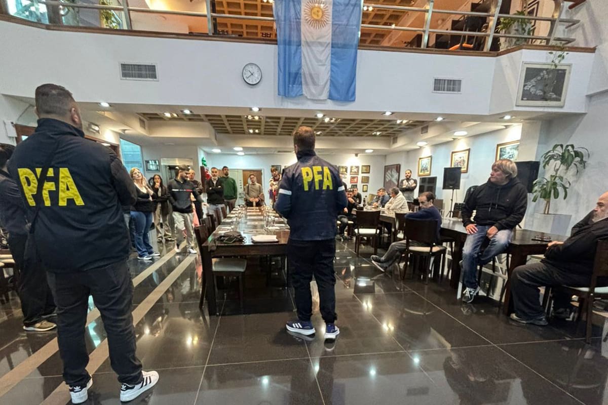 Eles revistaram a sede do TC em Caballito e as oficinas de oito grupos
