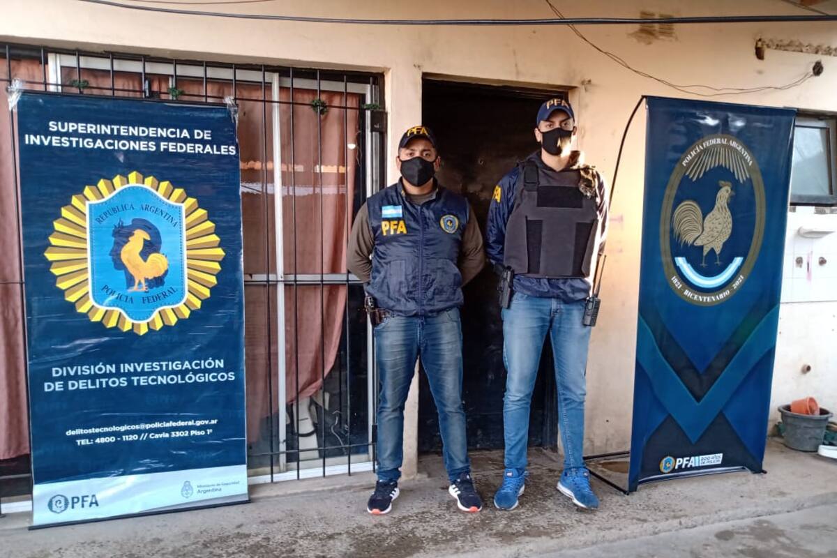 La Policía Federal Argentina (PFA) durante el operativo