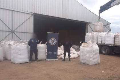 La Policía Federal desarticuló una banda que robaba granos de vagones de trenes