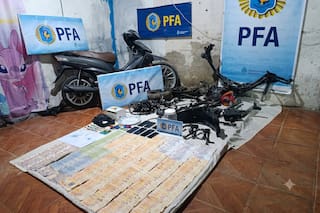 Detuvieron a una pareja que vendía cocaína y autopartes robadas en Santa Fe: él tenía pedido de captura desde 2021