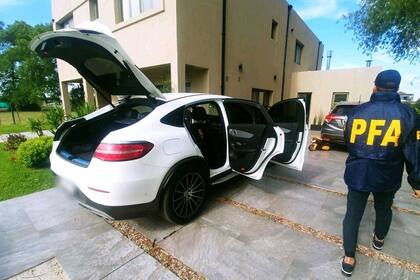 La Policía Federal realizó allanamientos en dos countries de la zona norte