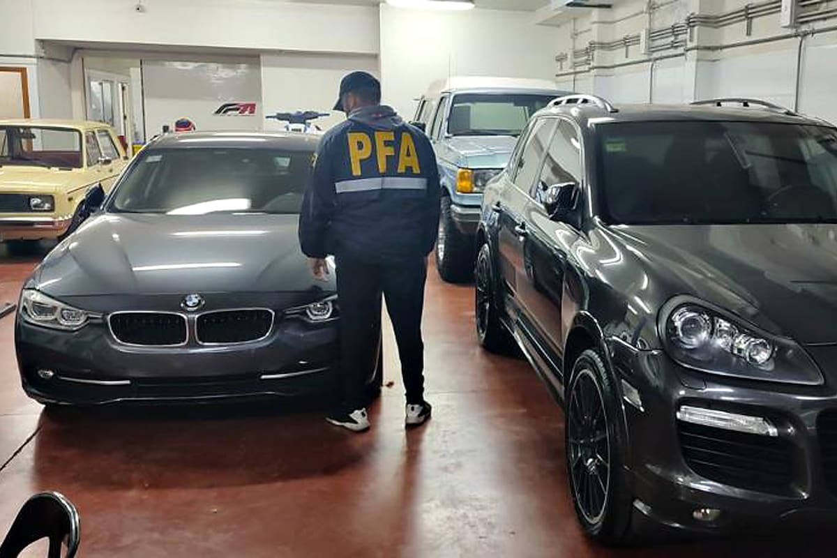 La Policía Federal secuestró 29 autos de lujo