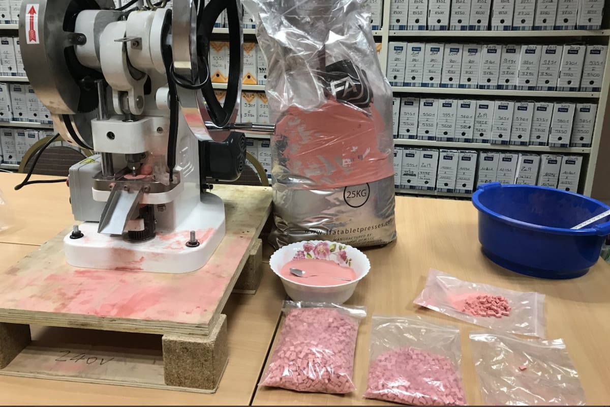La policía francesa anunció el decomiso de MDMA y pastillas de éxtasis por un valor de "un millón de euros" en París