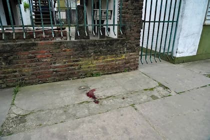 La Policía halló cinco vainas de bala y un charco de sangre en el lugar donde fue acribillado Juancito