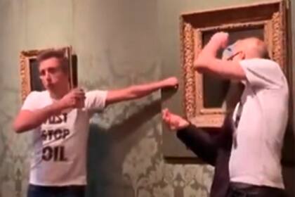 La policía holandesa detuvo hoy a los activistas climáticos que atacaron "La joven de la perla (1665), del pintor del Siglo de Oro Johannes Vermeer en La Haya