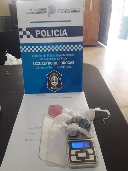 La Policía incautó 8 envoltorios con 8 gramos de marihuana