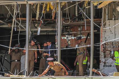 La policía inspecciona el Hotel Shangri-La de Colombo, uno de los blancos de los atentados