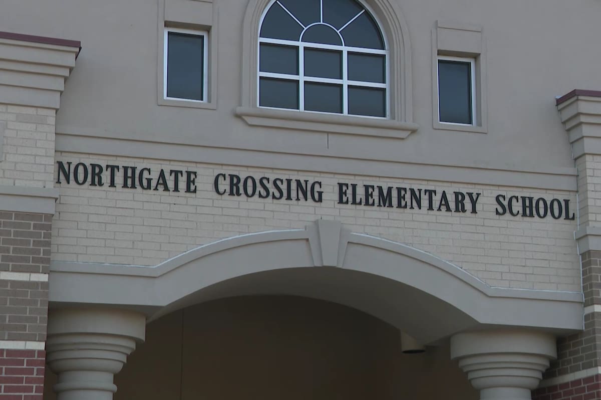 La policía investiga a dos maestros de la escuela primaria Northgate Crossing, en el distrito escolar de Texas, Spring ISD