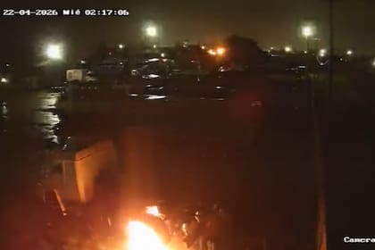 Incendiaron un camión y apuntan a una interna gremial