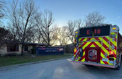 La policía llamó al equipo de investigación de incendios y bombas del Departamento de Bomberos de Fort Worth
