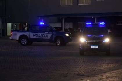 Juan Jaramillo se desempeña como policía en Panamá; sus ingresos son de US$145 mensuales