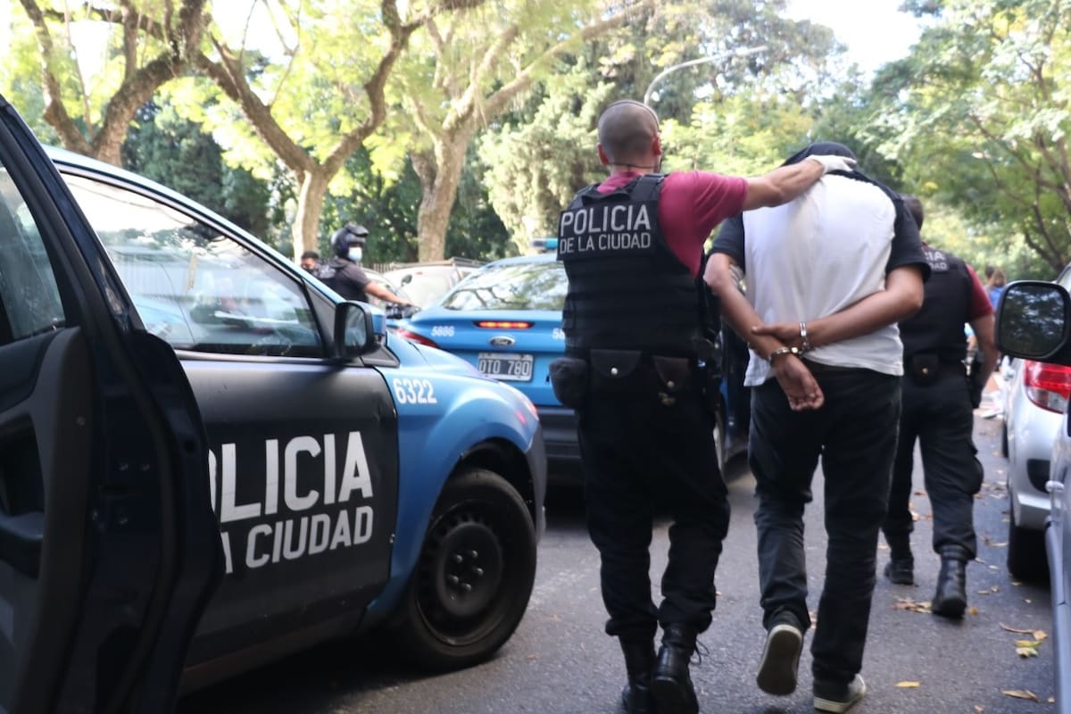 La policía porteña atrapó en Villa Lugano a un hombre que gozaba de un beneficio judicial