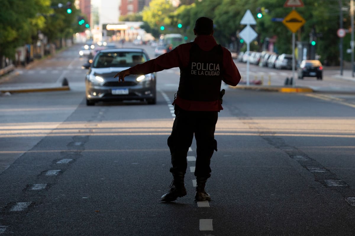 La policía realiza controles en Av del Libertador y Gral Paz