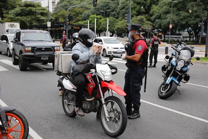 El fiscal general de la Ciudad, Juan Bautista Mahiques, autorizó a secuestrar autos de quienes circulen sin autorización