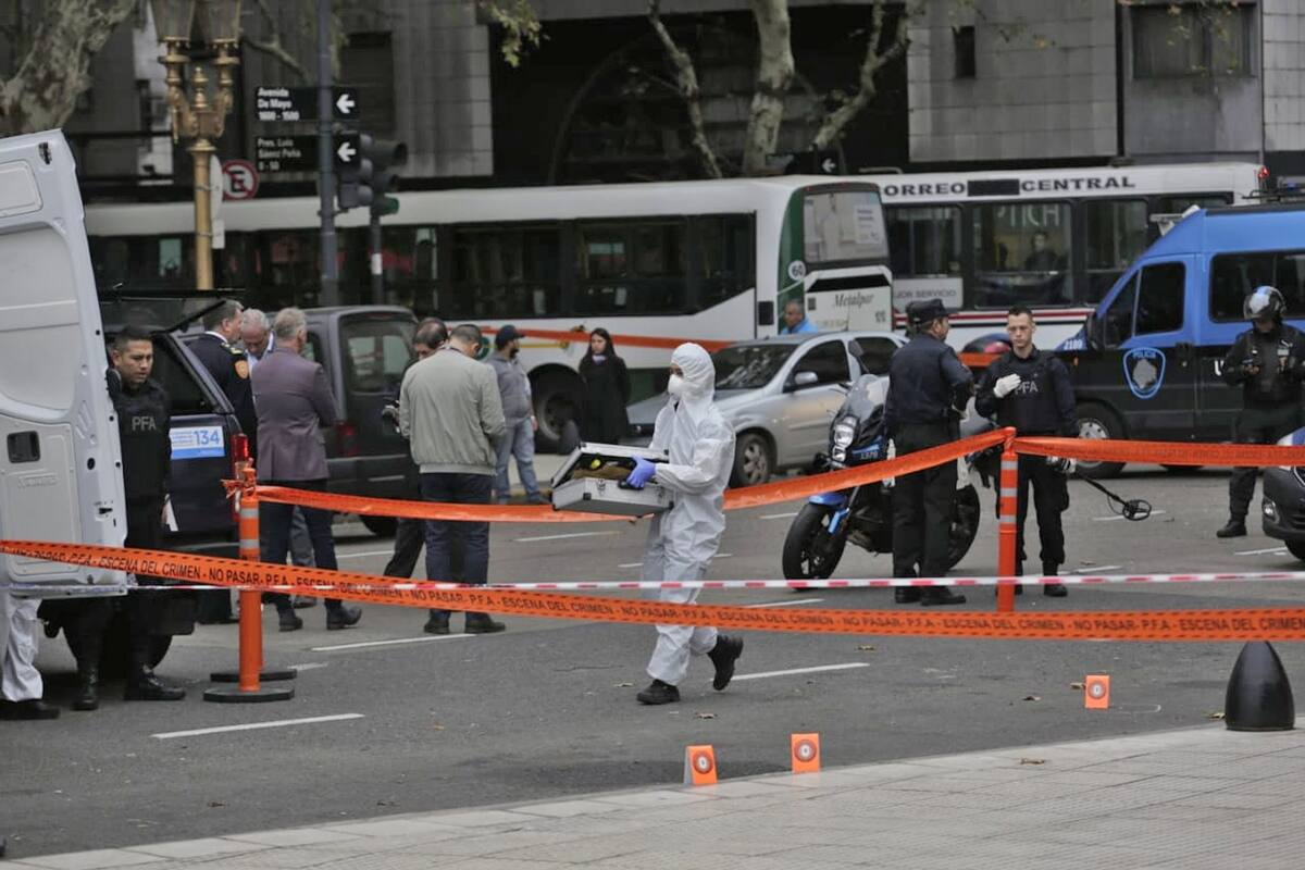 La policía realiza los peritajes en la zona del ataque