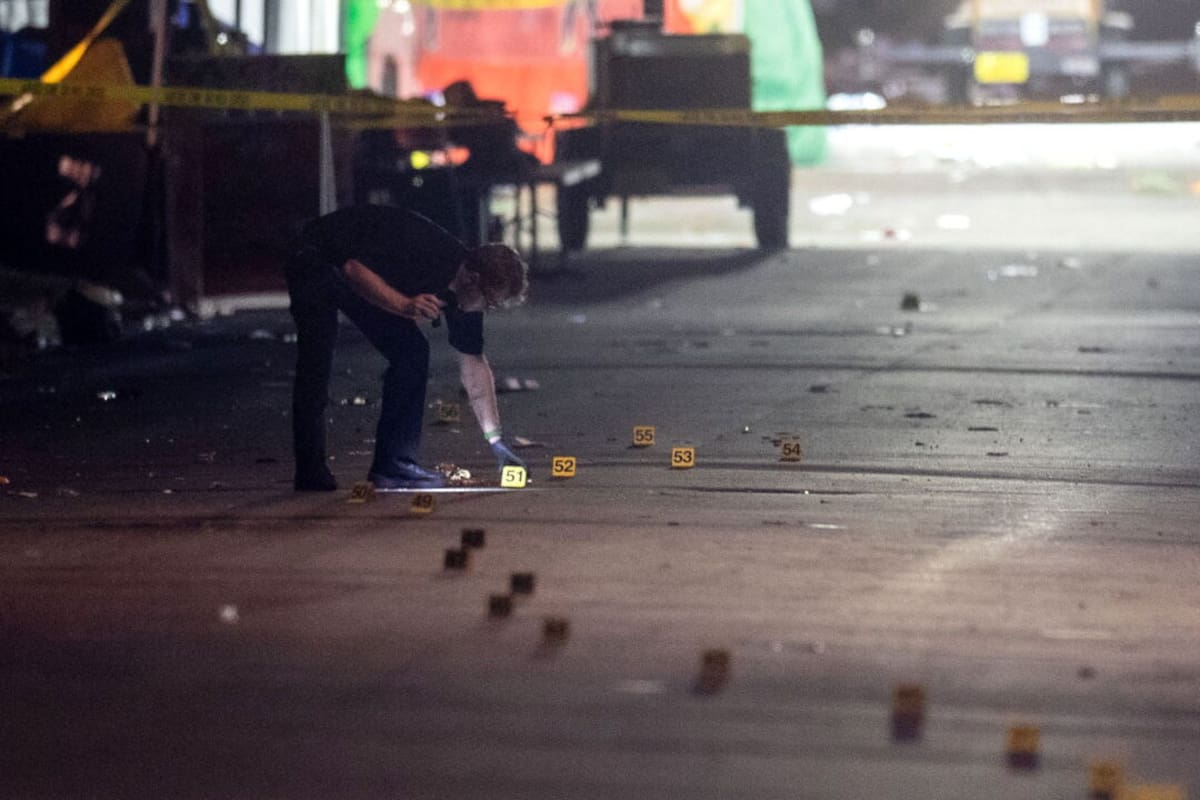 La Policía recoge evidencia del lugar