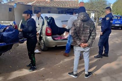 La policía registró la totalidad del vehículo