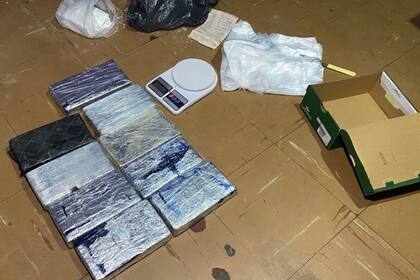 La Policía secuestró 10 kilos de cocaína en un departamento abandonado en el sur de Rosario