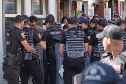 La policía turca detiene a más de 50 personas en operativo contra la marcha del Orgullo de Estambul