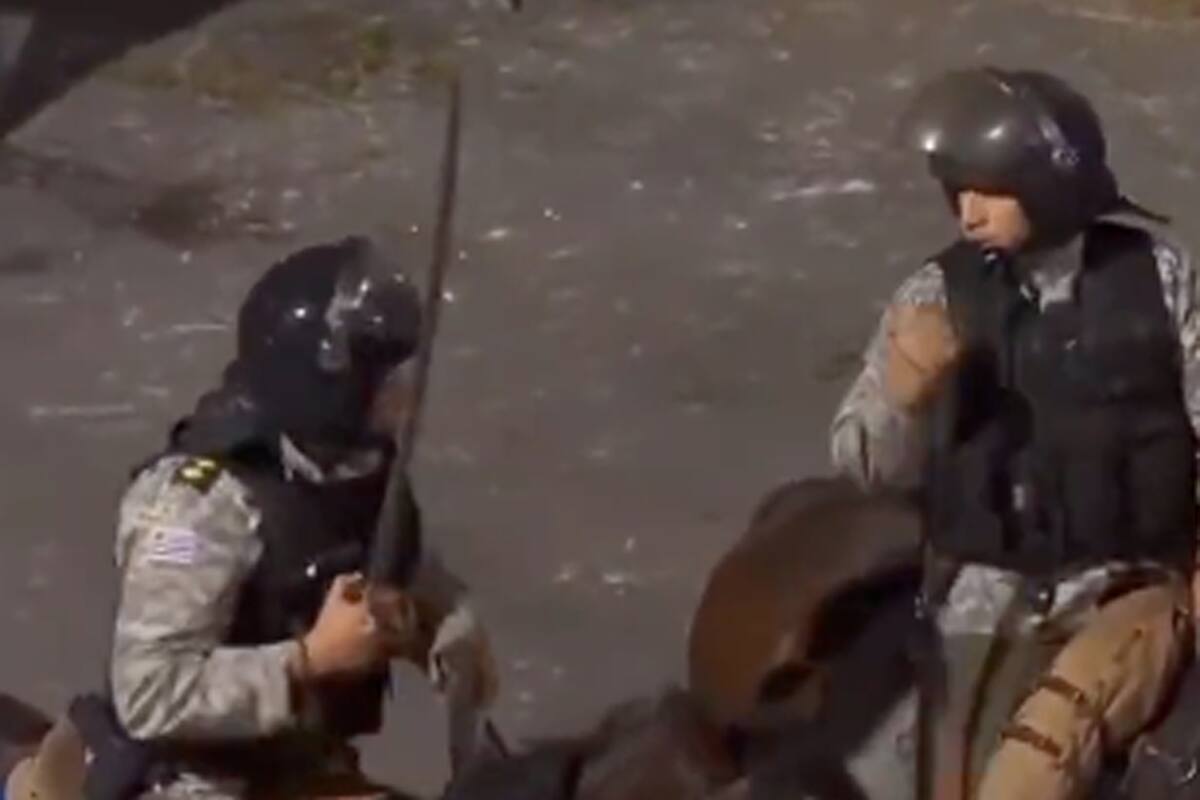 La policía uruguaya justificó el uso de sables durante los incidentes antes del partido entre Boca y Nacional