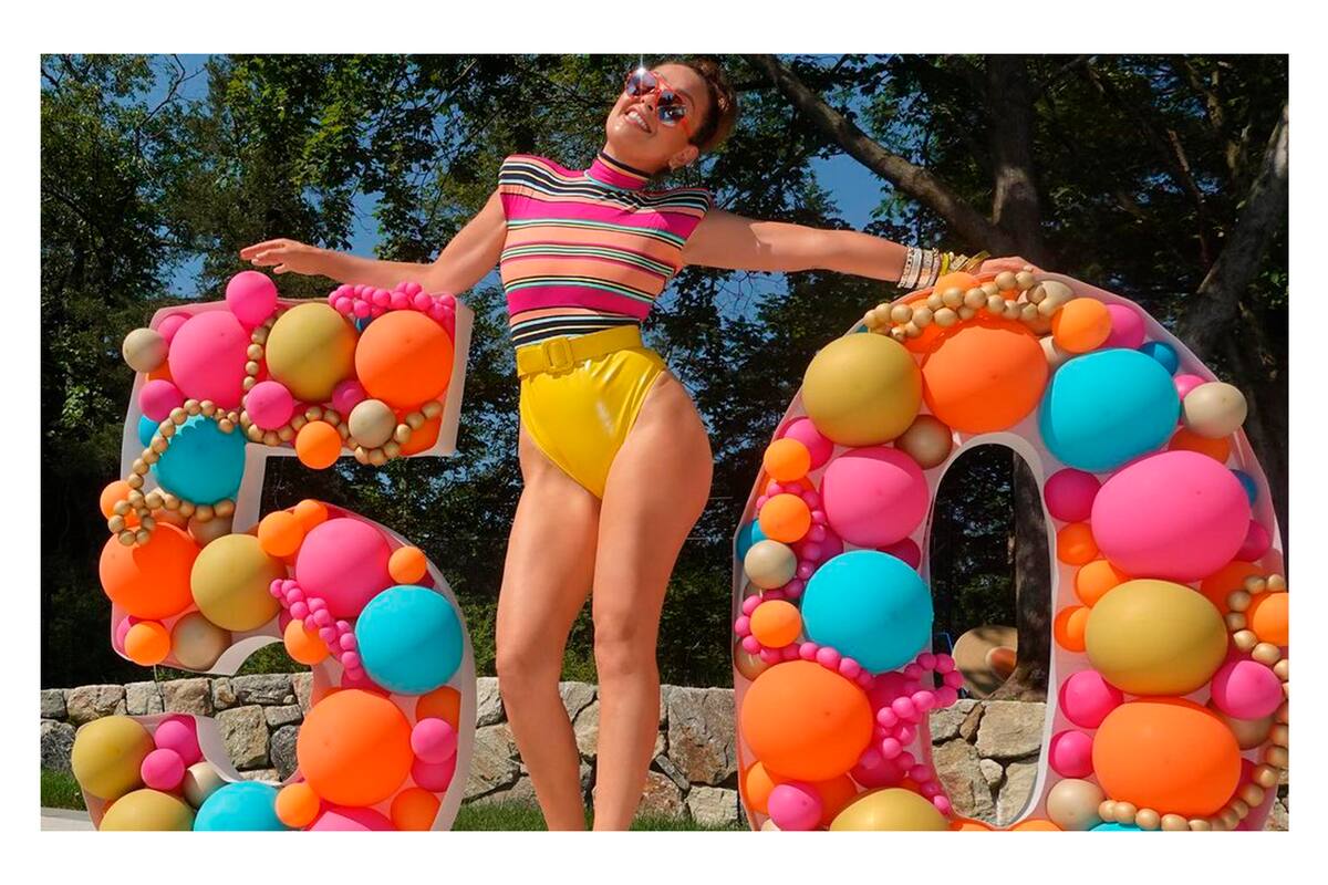 La polifacética artista mexicana compartió una serie de imágenes y videos del festejo de su cumpleaños a través de las redes sociales