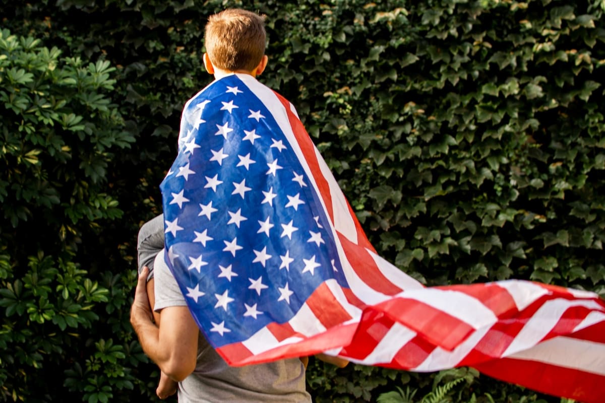 La política revisada aclara cuándo se considera que una visa está disponible para el cálculo de la edad de la Ley de Protección del Estatus del Niño