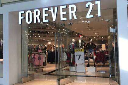 La popular cadena que ofrece permanentes descuentos cerrará varias de sus tiendas