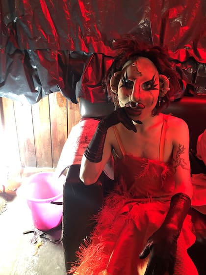 La Porkería Mala, performer representada por la galería NN en Factor Studio