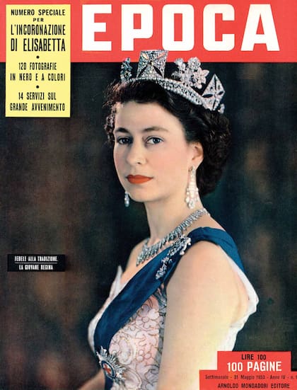 La portada de la revista italiana Epoca, con un retrato de Isabel II con la Diadema de Diamantes en el año de su coronación.