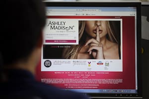 Cómo fue el caso de Ashley Madison, el hackeo masivo que expuso a millones de infieles casados